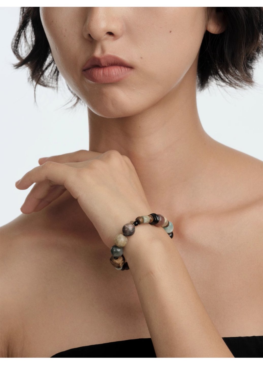 [Within square inch] Bracelet